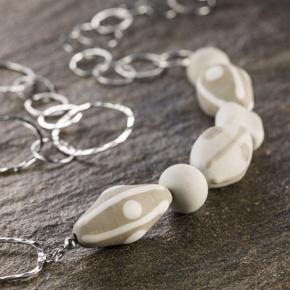 Gris – Luce, Materia e Sobrietà