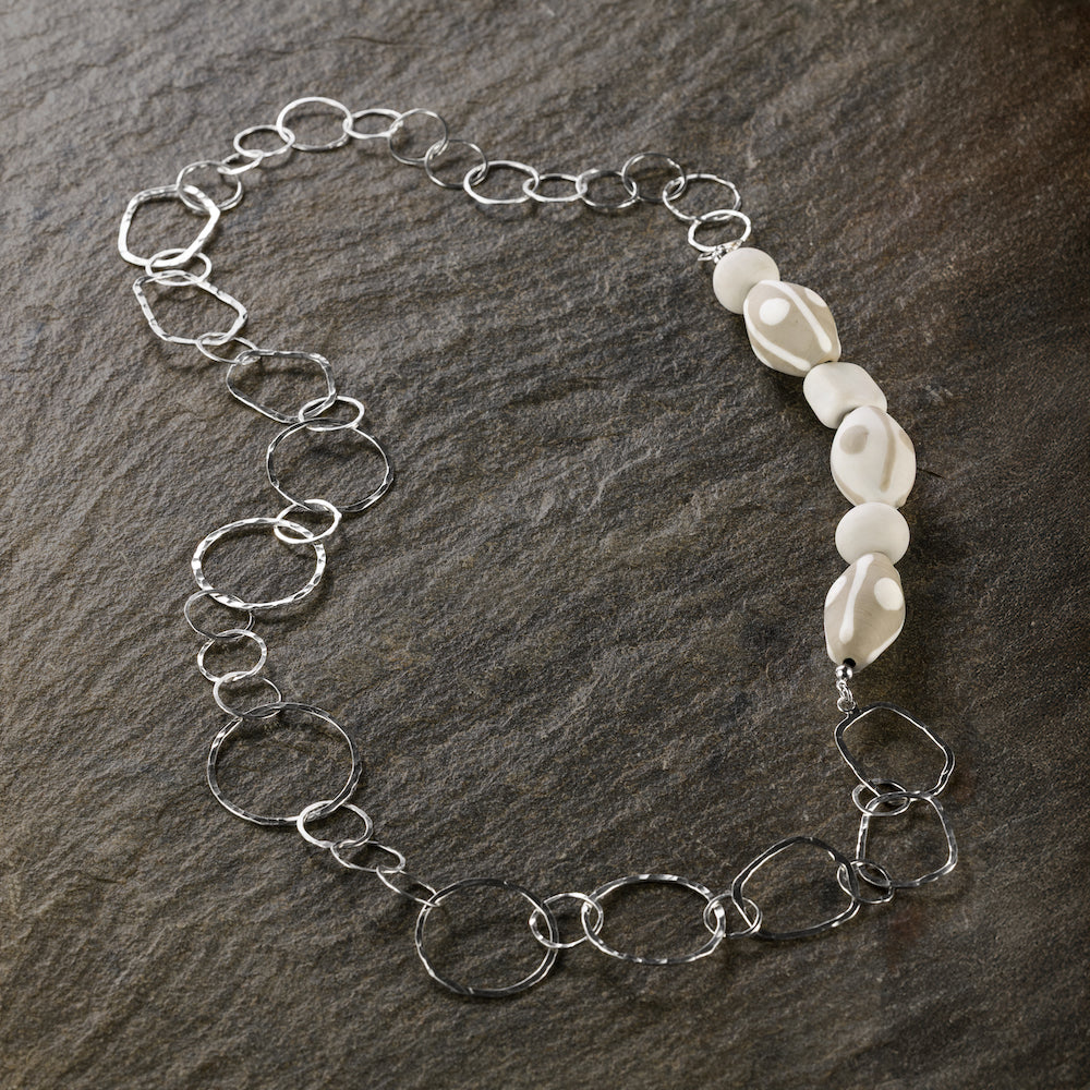 Gris – Luce, Materia e Sobrietà