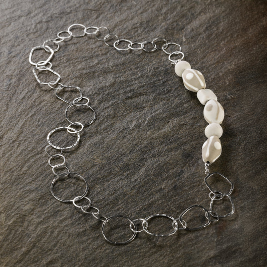 Gris – Luce, Materia e Sobrietà