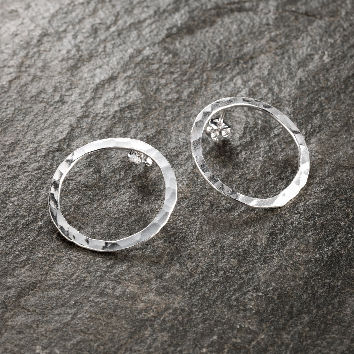 Orecchini Mart – La luce del gesto artigiano