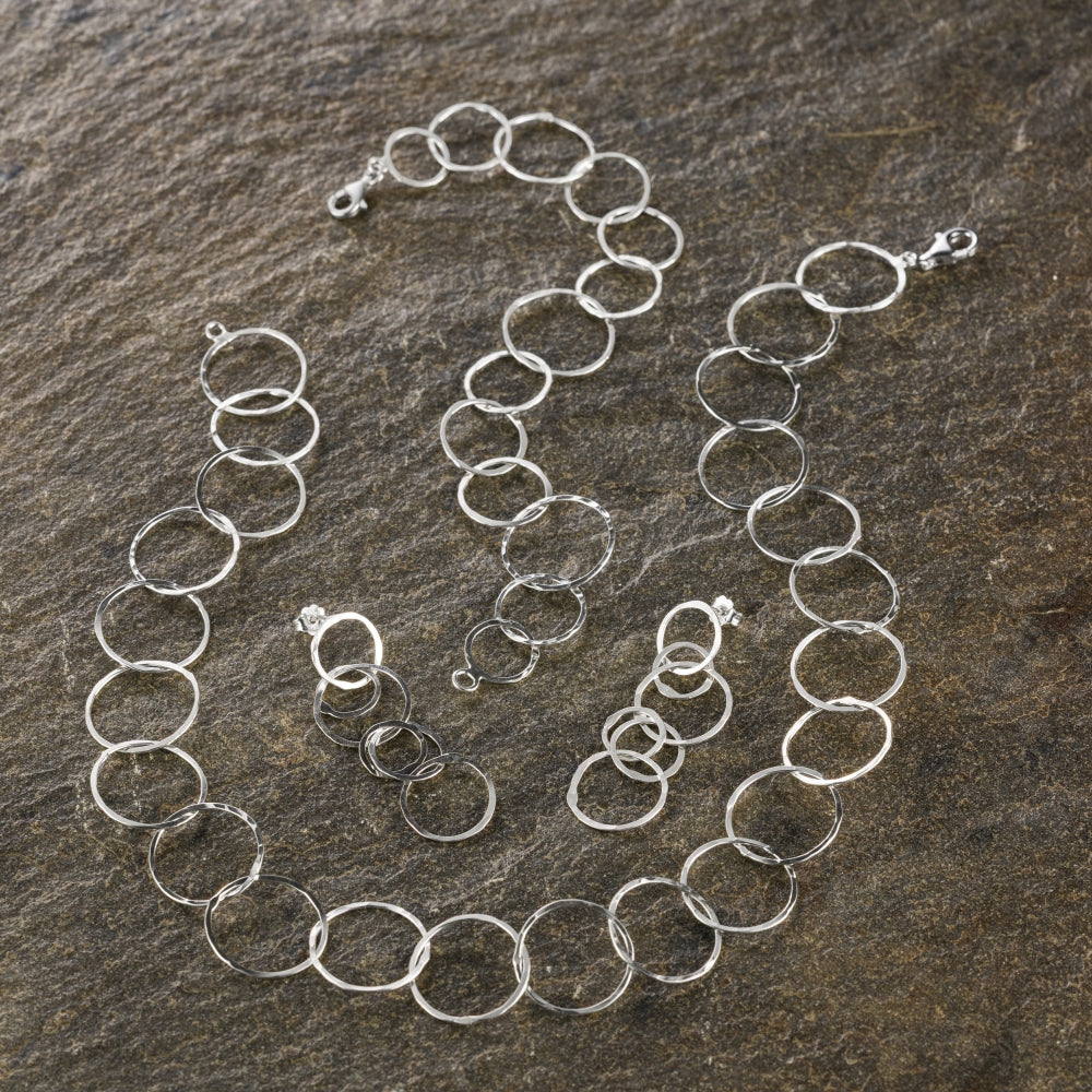 Girocollo Mart – La luce del gesto artigiano