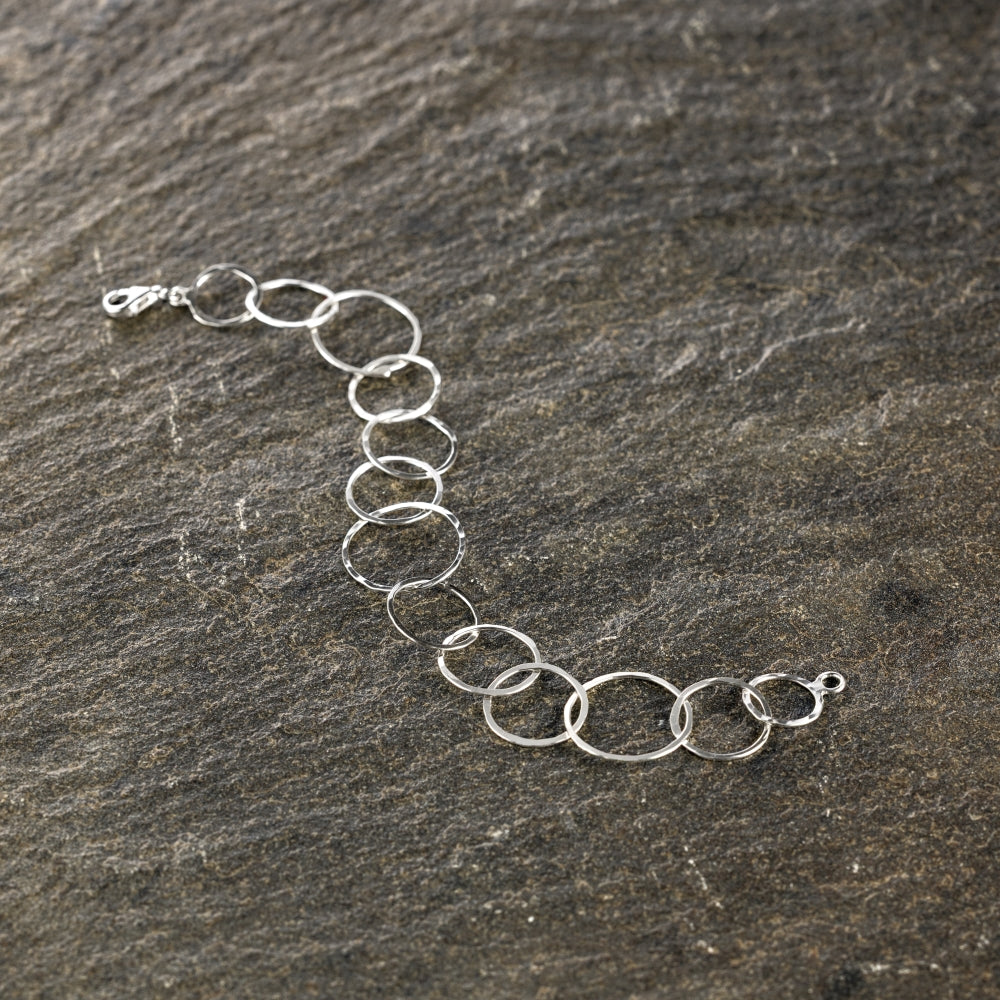 Bracciale a un giro Mart – La luce del gesto artigiano