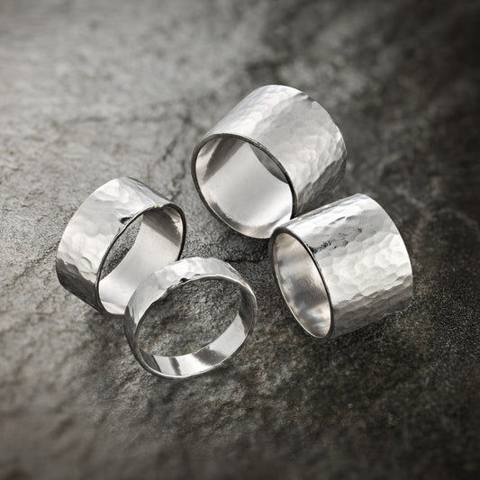 Fascia Martellata – La semplicità che racconta la materia